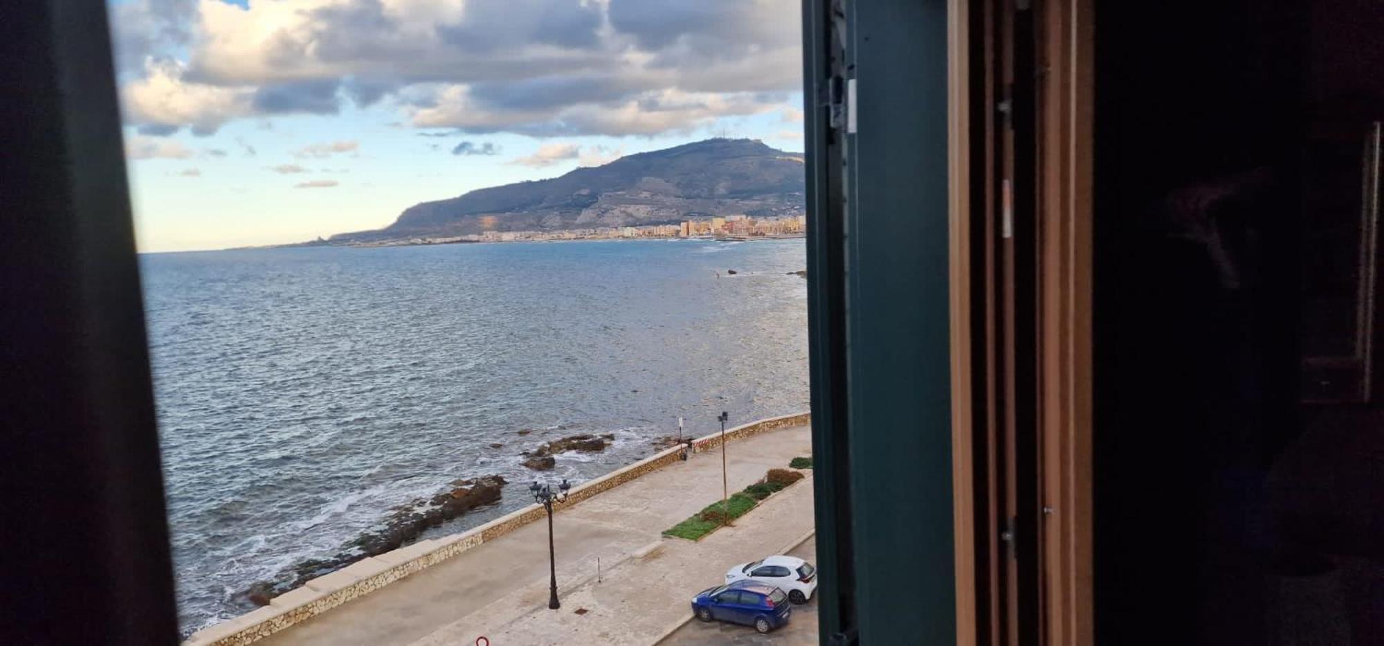 Appartement Attico Vista Mare Trapani Extérieur photo